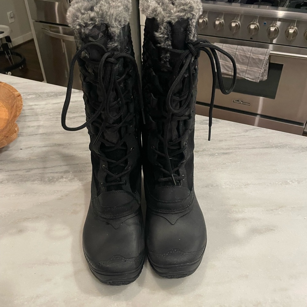 The North Face Black Winter Boots with Gray Fur